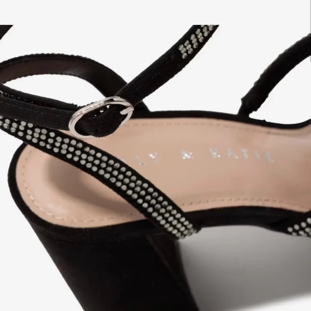 NWT Kelly & Katie Cadeen high heels.